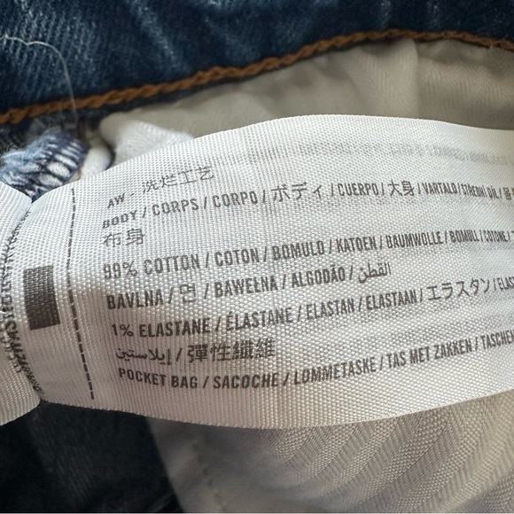 Abercrombie & Fitch The 4" Mom Short High Rise Size 26/2 - Picture 6 of 7